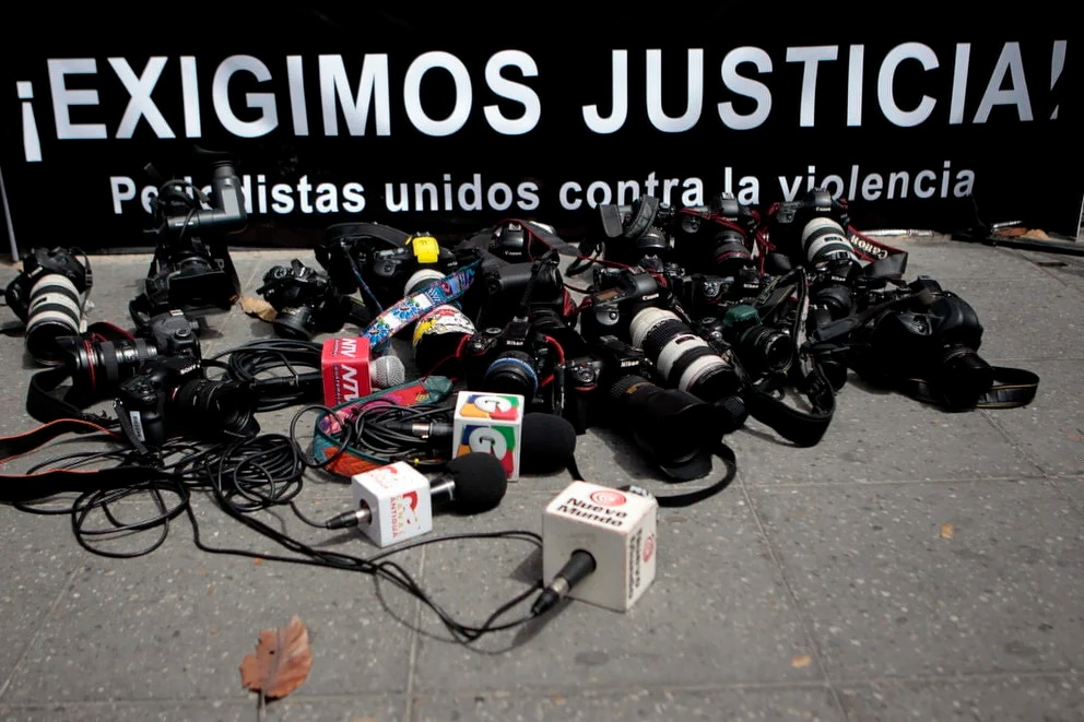 Policía Chavista periodista