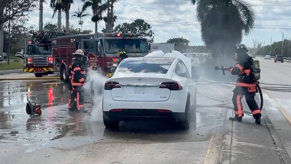 Tesla incendiados huracan